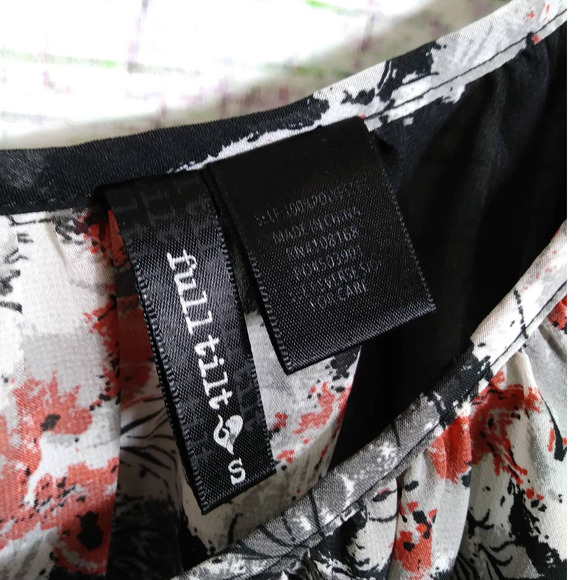 🍒 Full Tilt floral chiffon top size small - Picture 4 of 5